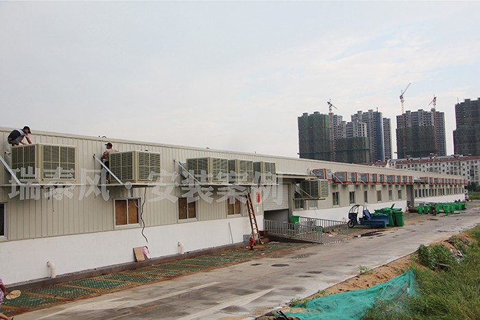 菜市場(chǎng)該如何通風(fēng)降溫呢？瑞泰風(fēng)環(huán)?？照{(diào)為居民買菜送清涼